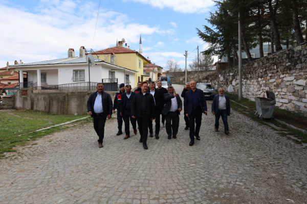 ELMALIK KÖYÜ’NDE KD. ALBAY DEMİRAL TARİHİ YERLERDE İNCELEMELERDE BULUNDU