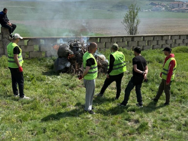 ORTA’DA MEZARLIKLAR BAYRAM ÖNCESİ TEMİZLENİYOR
